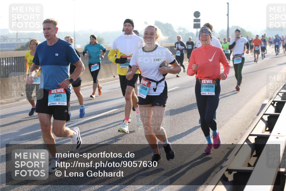 03.10.2025 - Köhlbrandbrückenlauf Lena Gebhardt http://msf.ph/oto/9057630 03.10.2025 09:18:03 Position 1 1357, 1702, 041, 1595 meine-sportfotos.de
