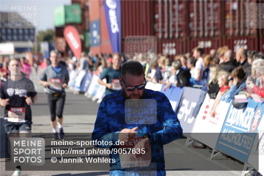 03.10.2025 - Köhlbrandbrückenlauf Jannik Wohlers http://msf.ph/oto/9057635 03.10.2025 13:11:34 Ziel 4158, 4315, 4325, 4427, 4501, 4538, 4617, 4777, 4782, 4799, 4845, 4999, 5145, 5794, 5939, 6028, 6217, 6218, 6517, 6563, 6680, 6689, 6690, 6691 meine-sportfotos.de