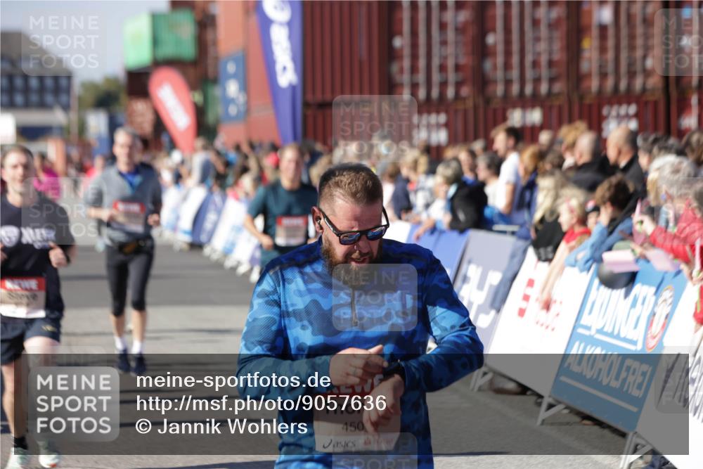 03.10.2025 - Köhlbrandbrückenlauf Jannik Wohlers http://msf.ph/oto/9057636 03.10.2025 13:11:34 Ziel 4158, 4315, 4325, 4427, 4501, 4538, 4617, 4777, 4782, 4799, 4845, 4999, 5145, 5794, 5939, 6028, 6217, 6218, 6517, 6563, 6680, 6689, 6690, 6691 meine-sportfotos.de