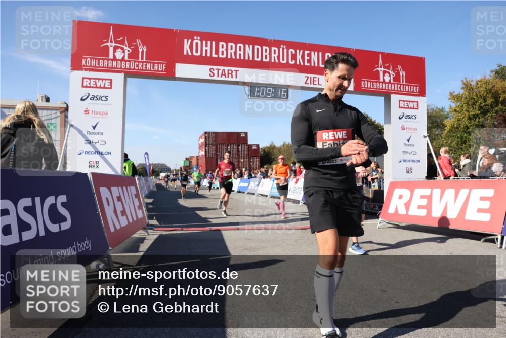 03.10.2025 - Köhlbrandbrückenlauf Lena Gebhardt http://msf.ph/oto/9057637 03.10.2025 13:09:16 Ziel 4334, 4351, 4377, 4486, 4681, 4901, 5061, 5242, 5740, 5953, 6037, 6062, 6349, 6562, 6630, 6661, 6743, 6814, 6816 meine-sportfotos.de