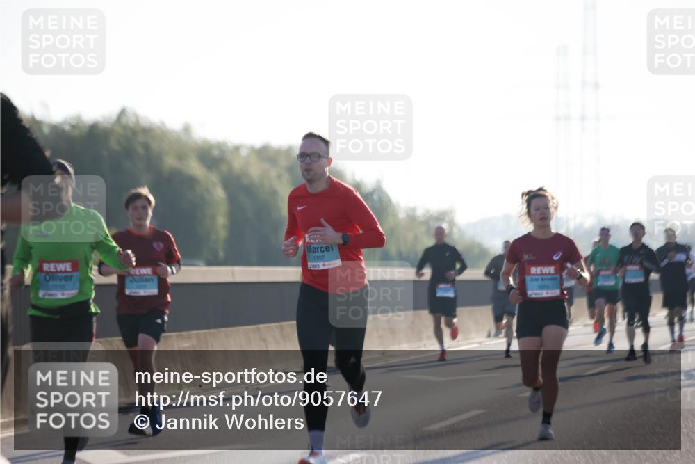 03.10.2025 - Köhlbrandbrückenlauf Jannik Wohlers http://msf.ph/oto/9057647 03.10.2025 09:13:43 Position 3 1010, 1107 meine-sportfotos.de