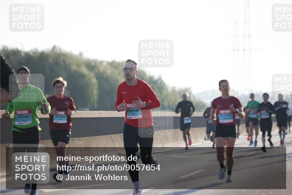 03.10.2025 - Köhlbrandbrückenlauf Jannik Wohlers http://msf.ph/oto/9057654 03.10.2025 09:13:43 Position 3 1107 meine-sportfotos.de
