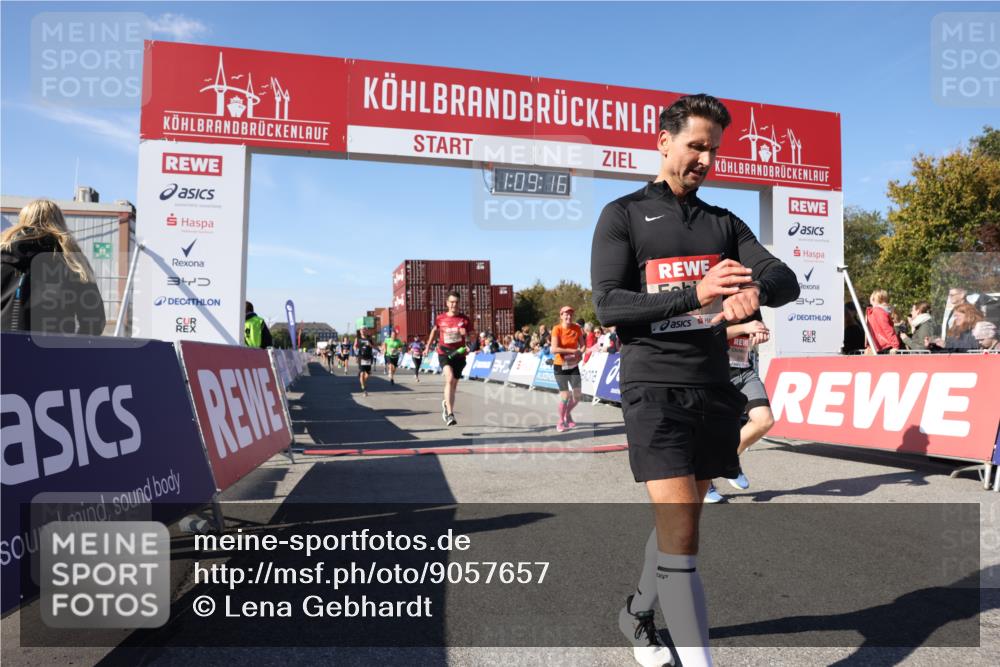 03.10.2025 - Köhlbrandbrückenlauf Lena Gebhardt http://msf.ph/oto/9057657 03.10.2025 13:09:16 Ziel 4334, 4351, 4377, 4486, 4681, 4901, 5061, 5242, 5740, 5953, 6037, 6062, 6349, 6562, 6630, 6661, 6743, 6814, 6816 meine-sportfotos.de