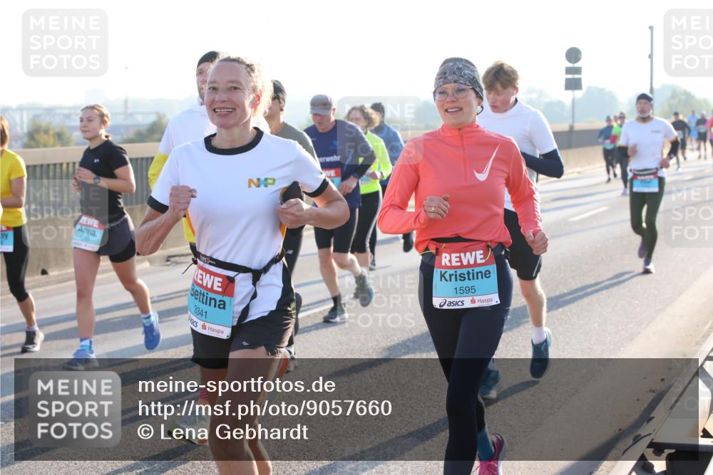 03.10.2025 - Köhlbrandbrückenlauf Lena Gebhardt http://msf.ph/oto/9057660 03.10.2025 09:18:04 Position 1 1242, 3341, 1595 meine-sportfotos.de