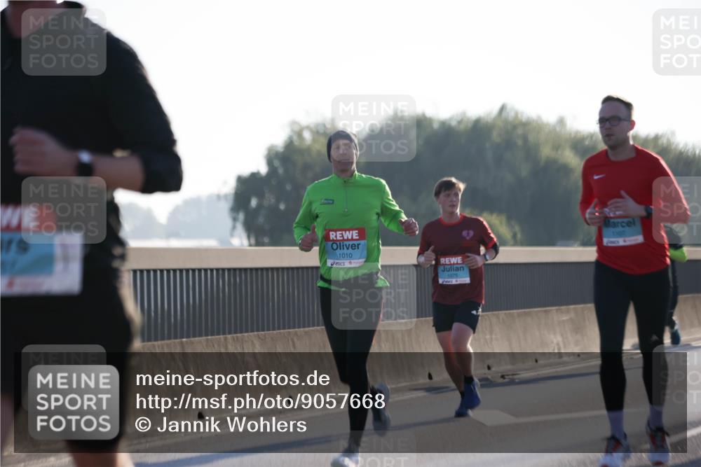 03.10.2025 - Köhlbrandbrückenlauf Jannik Wohlers http://msf.ph/oto/9057668 03.10.2025 09:13:44 Position 3 1010, 1075, 1107 meine-sportfotos.de