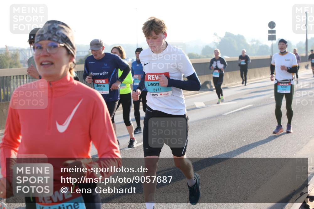 03.10.2025 - Köhlbrandbrückenlauf Lena Gebhardt http://msf.ph/oto/9057687 03.10.2025 09:18:05 Position 1 1250, 3111 meine-sportfotos.de