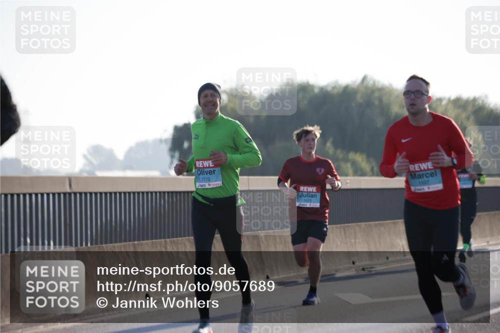 03.10.2025 - Köhlbrandbrückenlauf Jannik Wohlers http://msf.ph/oto/9057689 03.10.2025 09:13:44 Position 3 1010, 1075, 1107 meine-sportfotos.de