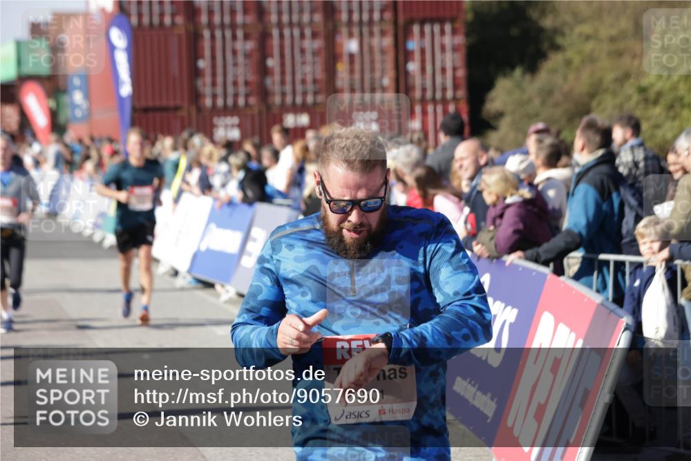 03.10.2025 - Köhlbrandbrückenlauf Jannik Wohlers http://msf.ph/oto/9057690 03.10.2025 13:11:35 Ziel 4158, 4315, 4325, 4427, 4501, 4538, 4617, 4777, 4782, 4799, 4845, 4999, 5145, 5794, 5939, 6028, 6217, 6218, 6517, 6563, 6680, 6689, 6690, 6691 meine-sportfotos.de