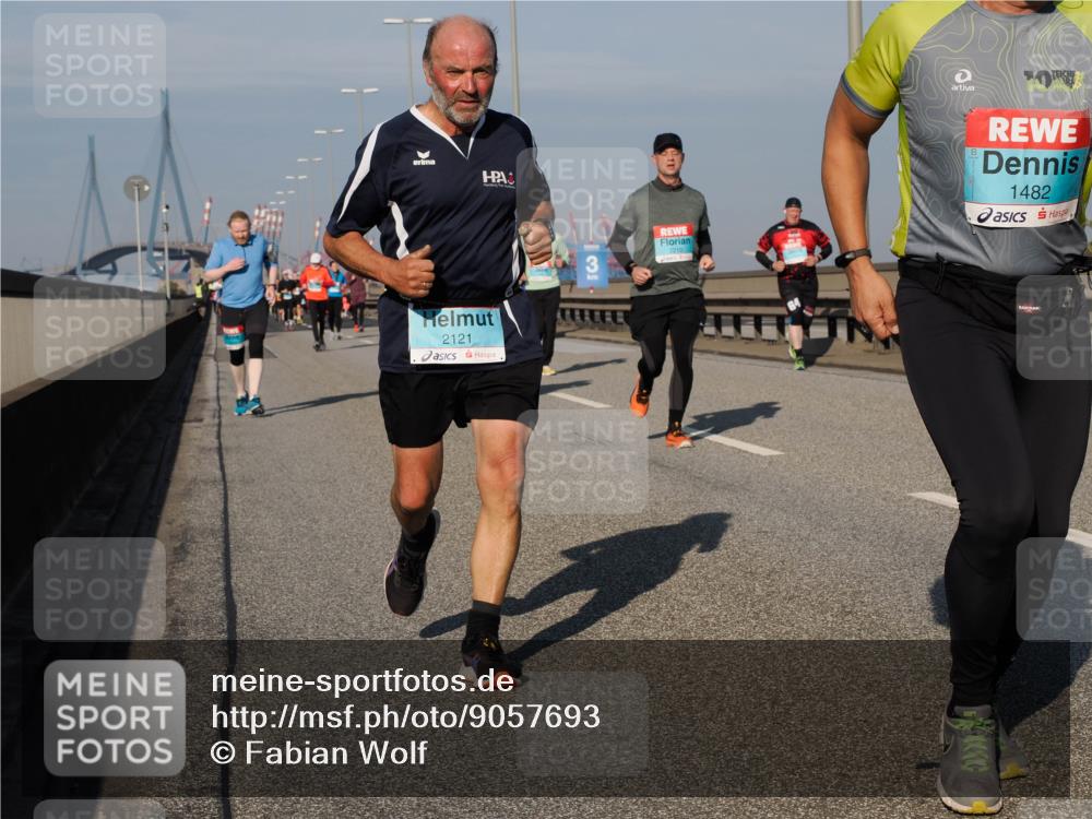03.10.2025 - Köhlbrandbrückenlauf Fabian Wolf http://msf.ph/oto/9057693 03.10.2025 10:04:02 Position 3 2121, 1482, 2210, 3 meine-sportfotos.de