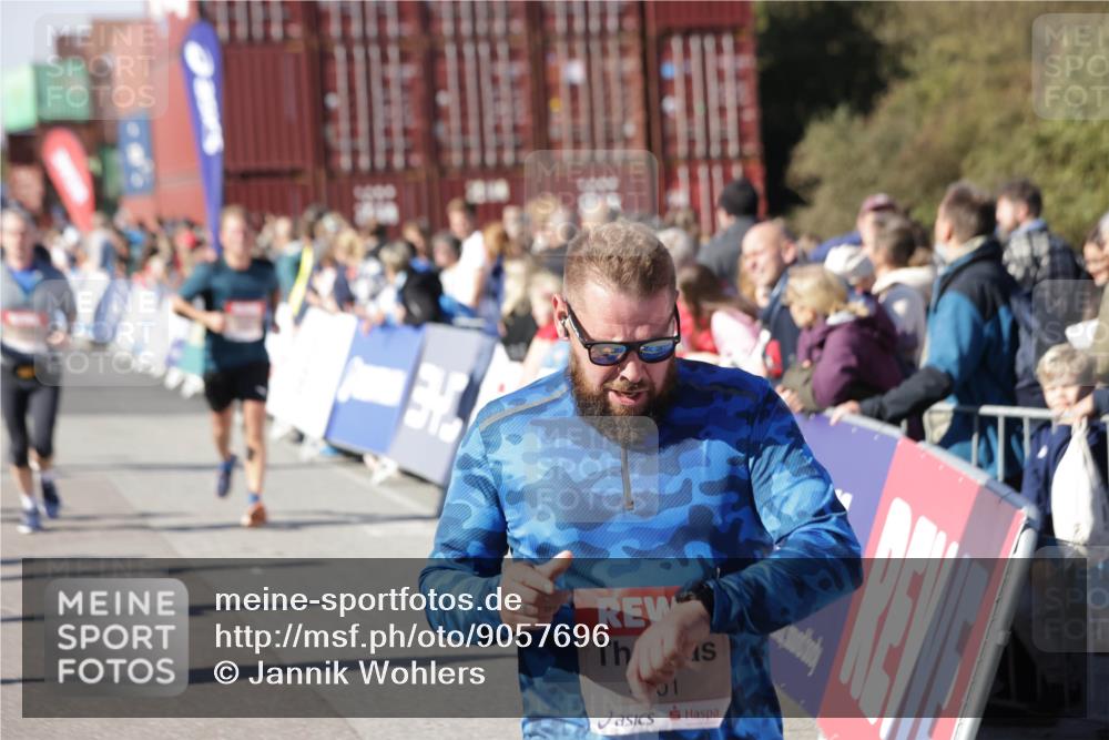 03.10.2025 - Köhlbrandbrückenlauf Jannik Wohlers http://msf.ph/oto/9057696 03.10.2025 13:11:35 Ziel 4158, 4315, 4325, 4427, 4501, 4538, 4617, 4777, 4782, 4799, 4845, 4999, 5145, 5794, 5939, 6028, 6217, 6218, 6517, 6563, 6680, 6689, 6690, 6691 meine-sportfotos.de