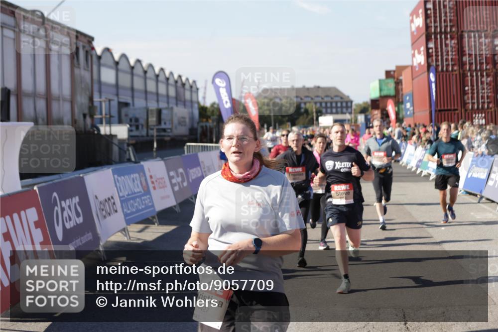 03.10.2025 - Köhlbrandbrückenlauf Jannik Wohlers http://msf.ph/oto/9057709 03.10.2025 13:11:35 Ziel 4158, 4315, 4325, 4427, 4501, 4538, 4617, 4777, 4782, 4799, 4845, 4999, 5145, 5794, 5939, 6028, 6217, 6218, 6517, 6563, 6680, 6689, 6690, 6691 meine-sportfotos.de