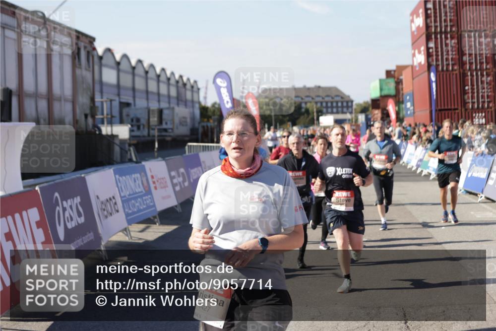 03.10.2025 - Köhlbrandbrückenlauf Jannik Wohlers http://msf.ph/oto/9057714 03.10.2025 13:11:35 Ziel 4158, 4315, 4325, 4427, 4501, 4538, 4617, 4777, 4782, 4799, 4845, 4999, 5145, 5794, 5939, 6028, 6217, 6218, 6517, 6563, 6680, 6689, 6690, 6691 meine-sportfotos.de