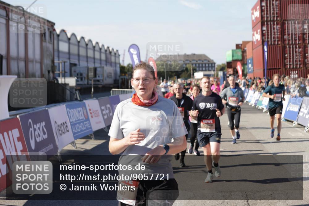 03.10.2025 - Köhlbrandbrückenlauf Jannik Wohlers http://msf.ph/oto/9057721 03.10.2025 13:11:35 Ziel 4158, 4315, 4325, 4427, 4501, 4538, 4617, 4777, 4782, 4799, 4845, 4999, 5145, 5794, 5939, 6028, 6217, 6218, 6517, 6563, 6680, 6689, 6690, 6691 meine-sportfotos.de