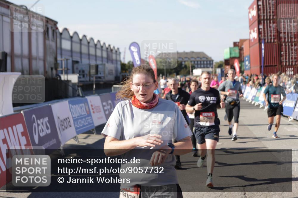 03.10.2025 - Köhlbrandbrückenlauf Jannik Wohlers http://msf.ph/oto/9057732 03.10.2025 13:11:36 Ziel 4158, 4315, 4325, 4427, 4501, 4538, 4568, 4617, 4736, 4777, 4782, 4799, 4845, 4999, 5145, 5794, 5937, 5939, 6028, 6217, 6218, 6517, 6563, 6680, 6689, 6690, 6691 meine-sportfotos.de