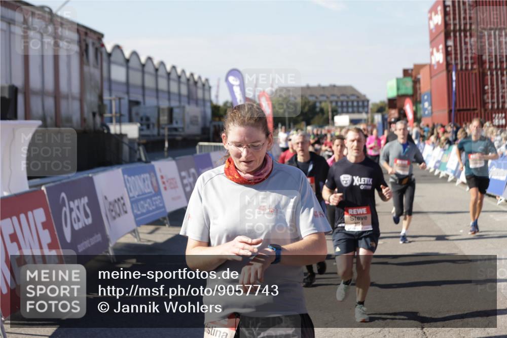 03.10.2025 - Köhlbrandbrückenlauf Jannik Wohlers http://msf.ph/oto/9057743 03.10.2025 13:11:36 Ziel 4158, 4315, 4325, 4427, 4501, 4538, 4568, 4617, 4736, 4777, 4782, 4799, 4845, 4999, 5145, 5794, 5937, 5939, 6028, 6217, 6218, 6517, 6563, 6680, 6689, 6690, 6691 meine-sportfotos.de