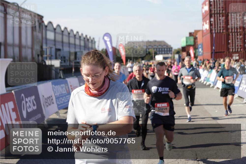 03.10.2025 - Köhlbrandbrückenlauf Jannik Wohlers http://msf.ph/oto/9057765 03.10.2025 13:11:36 Ziel 4158, 4315, 4325, 4427, 4501, 4538, 4568, 4617, 4736, 4777, 4782, 4799, 4845, 4999, 5145, 5794, 5937, 5939, 6028, 6217, 6218, 6517, 6563, 6680, 6689, 6690, 6691 meine-sportfotos.de