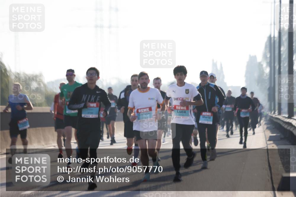 03.10.2025 - Köhlbrandbrückenlauf Jannik Wohlers http://msf.ph/oto/9057770 03.10.2025 09:13:47 Position 3 3789, 24, 3338, 1112, 1175 meine-sportfotos.de