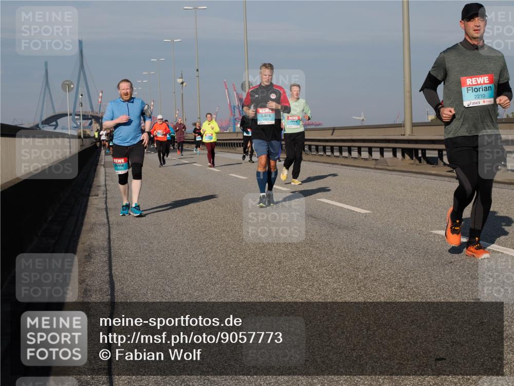 03.10.2025 - Köhlbrandbrückenlauf Fabian Wolf http://msf.ph/oto/9057773 03.10.2025 10:04:04 Position 3 3405, 2210 meine-sportfotos.de