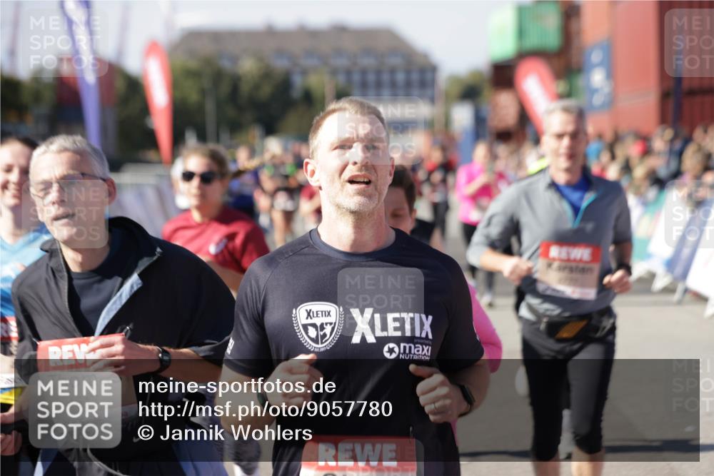 03.10.2025 - Köhlbrandbrückenlauf Jannik Wohlers http://msf.ph/oto/9057780 03.10.2025 13:11:37 Ziel 4158, 4315, 4325, 4427, 4501, 4538, 4568, 4617, 4736, 4777, 4782, 4799, 4845, 4999, 5145, 5794, 5866, 5869, 5937, 6028, 6217, 6218, 6517, 6563, 6680, 6689, 6690, 6691 meine-sportfotos.de