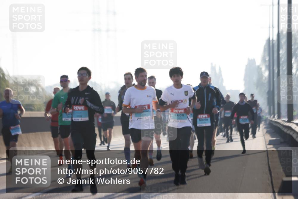 03.10.2025 - Köhlbrandbrückenlauf Jannik Wohlers http://msf.ph/oto/9057782 03.10.2025 09:13:47 Position 3 3789, 3338, 1112, 1175 meine-sportfotos.de