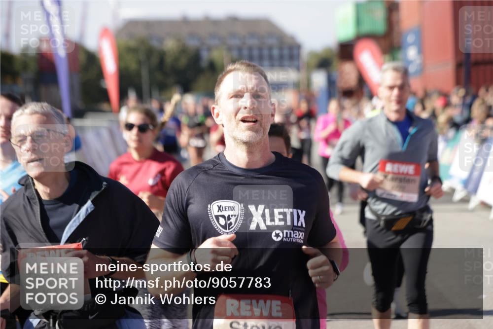 03.10.2025 - Köhlbrandbrückenlauf Jannik Wohlers http://msf.ph/oto/9057783 03.10.2025 13:11:37 Ziel 4158, 4315, 4325, 4427, 4501, 4538, 4568, 4617, 4736, 4777, 4782, 4799, 4845, 4999, 5145, 5794, 5866, 5869, 5937, 6028, 6217, 6218, 6517, 6563, 6680, 6689, 6690, 6691 meine-sportfotos.de