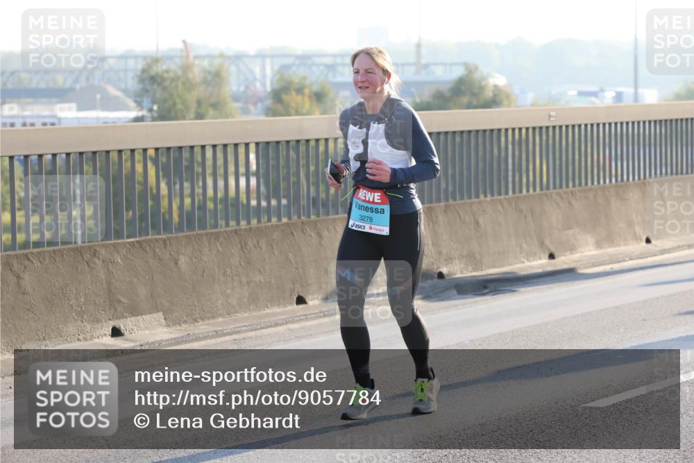 03.10.2025 - Köhlbrandbrückenlauf Lena Gebhardt http://msf.ph/oto/9057784 03.10.2025 09:18:08 Position 1 3278 meine-sportfotos.de