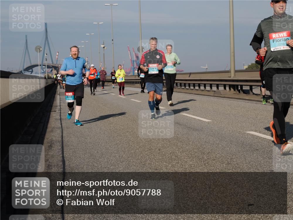 03.10.2025 - Köhlbrandbrückenlauf Fabian Wolf http://msf.ph/oto/9057788 03.10.2025 10:04:05 Position 3 1664, 2210 meine-sportfotos.de