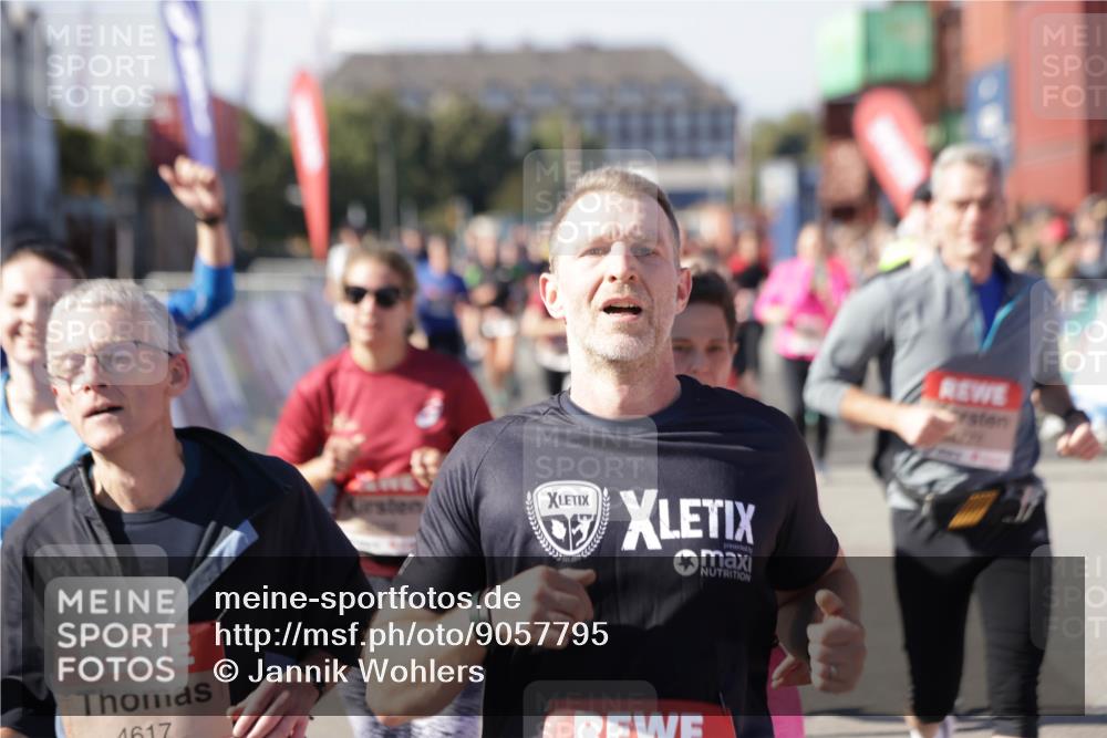 03.10.2025 - Köhlbrandbrückenlauf Jannik Wohlers http://msf.ph/oto/9057795 03.10.2025 13:11:37 Ziel 4158, 4315, 4325, 4427, 4501, 4538, 4568, 4617, 4736, 4777, 4782, 4799, 4845, 4999, 5145, 5794, 5866, 5869, 5937, 6028, 6217, 6218, 6517, 6563, 6680, 6689, 6690, 6691 meine-sportfotos.de