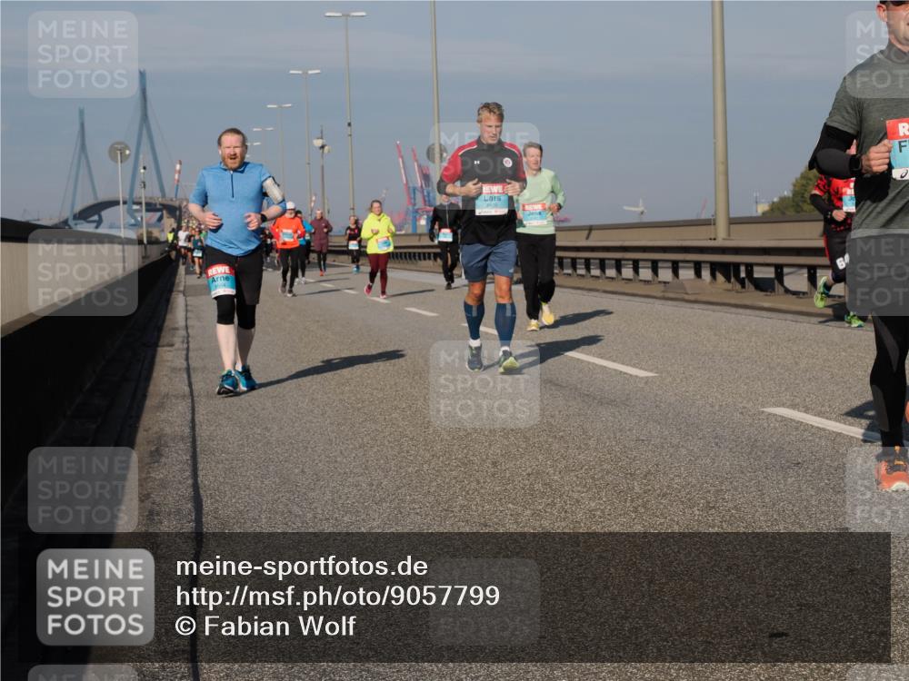 03.10.2025 - Köhlbrandbrückenlauf Fabian Wolf http://msf.ph/oto/9057799 03.10.2025 10:04:05 Position 3 3405 meine-sportfotos.de