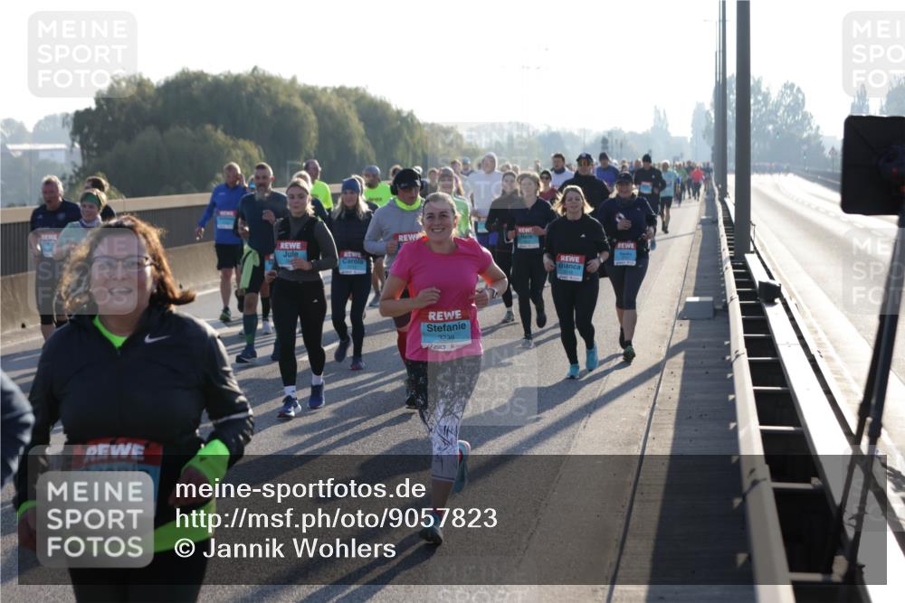 03.10.2025 - Köhlbrandbrückenlauf Jannik Wohlers http://msf.ph/oto/9057823 03.10.2025 09:21:25 Position 3 1991, 3239, 2118 meine-sportfotos.de