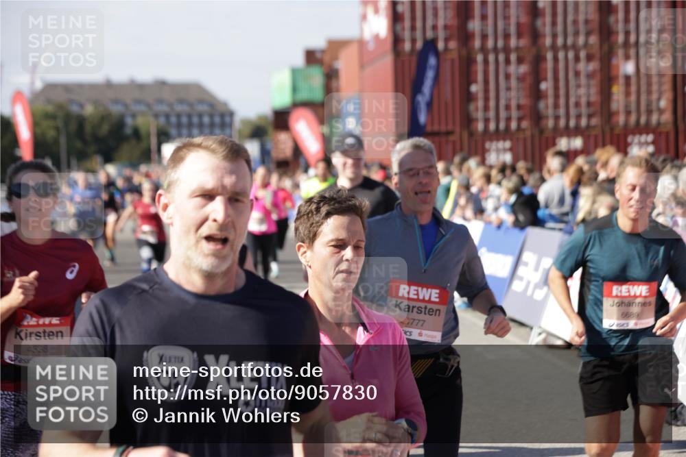 03.10.2025 - Köhlbrandbrückenlauf Jannik Wohlers http://msf.ph/oto/9057830 03.10.2025 13:11:38 Ziel 4158, 4178, 4315, 4325, 4353, 4354, 4427, 4501, 4538, 4568, 4617, 4736, 4777, 4782, 4799, 4845, 5145, 5794, 5866, 5869, 5937, 6217, 6218, 6517, 6563, 6680, 6689, 6690, 6691 meine-sportfotos.de