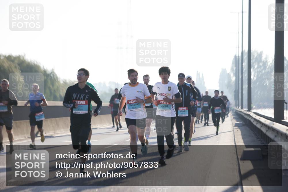 03.10.2025 - Köhlbrandbrückenlauf Jannik Wohlers http://msf.ph/oto/9057833 03.10.2025 09:13:48 Position 3 3338, 24, 1112, 1175 meine-sportfotos.de