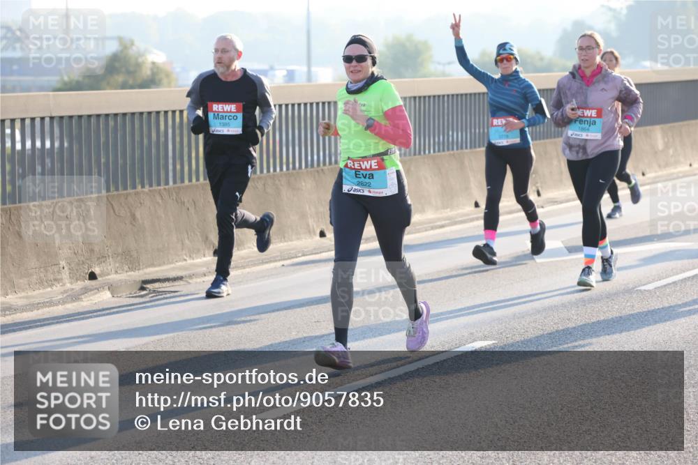 03.10.2025 - Köhlbrandbrückenlauf Lena Gebhardt http://msf.ph/oto/9057835 03.10.2025 09:18:09 Position 1 1385, 2822, 1864 meine-sportfotos.de