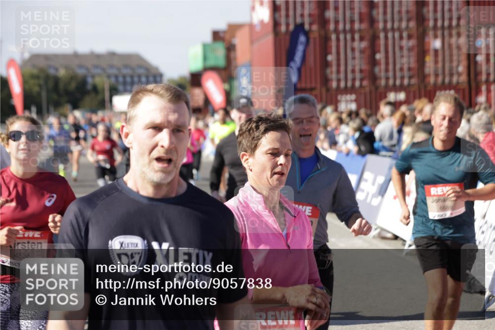 03.10.2025 - Köhlbrandbrückenlauf Jannik Wohlers http://msf.ph/oto/9057838 03.10.2025 13:11:38 Ziel 4158, 4178, 4315, 4325, 4353, 4354, 4427, 4501, 4538, 4568, 4617, 4736, 4777, 4782, 4799, 4845, 5145, 5794, 5866, 5869, 5937, 6217, 6218, 6517, 6563, 6680, 6689, 6690, 6691 meine-sportfotos.de