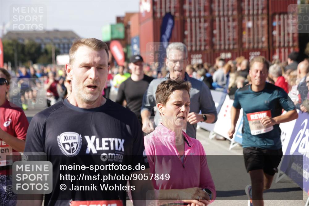 03.10.2025 - Köhlbrandbrückenlauf Jannik Wohlers http://msf.ph/oto/9057849 03.10.2025 13:11:38 Ziel 4158, 4178, 4315, 4325, 4353, 4354, 4427, 4501, 4538, 4568, 4617, 4736, 4777, 4782, 4799, 4845, 5145, 5794, 5866, 5869, 5937, 6217, 6218, 6517, 6563, 6680, 6689, 6690, 6691 meine-sportfotos.de