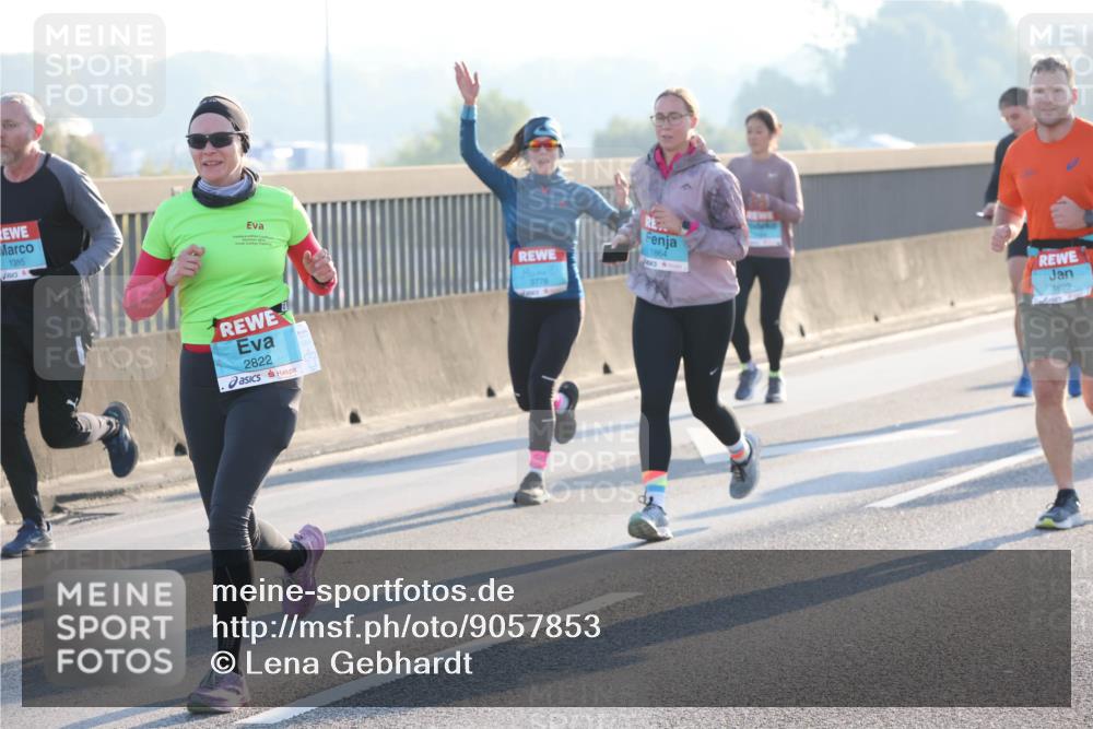 03.10.2025 - Köhlbrandbrückenlauf Lena Gebhardt http://msf.ph/oto/9057853 03.10.2025 09:18:09 Position 1 1385, 2822, 1864, 1622 meine-sportfotos.de