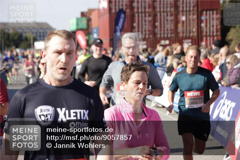 03.10.2025 - Köhlbrandbrückenlauf Jannik Wohlers http://msf.ph/oto/9057857 03.10.2025 13:11:38 Ziel 4158, 4178, 4315, 4325, 4353, 4354, 4427, 4501, 4538, 4568, 4617, 4736, 4777, 4782, 4799, 4845, 5145, 5794, 5866, 5869, 5937, 6217, 6218, 6517, 6563, 6680, 6689, 6690, 6691 meine-sportfotos.de