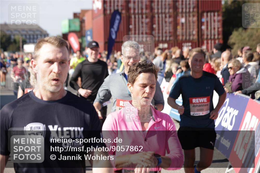 03.10.2025 - Köhlbrandbrückenlauf Jannik Wohlers http://msf.ph/oto/9057862 03.10.2025 13:11:38 Ziel 4158, 4178, 4315, 4325, 4353, 4354, 4427, 4501, 4538, 4568, 4617, 4736, 4777, 4782, 4799, 4845, 5145, 5794, 5866, 5869, 5937, 6217, 6218, 6517, 6563, 6680, 6689, 6690, 6691 meine-sportfotos.de