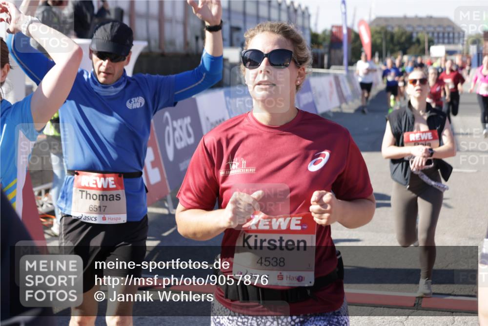 03.10.2025 - Köhlbrandbrückenlauf Jannik Wohlers http://msf.ph/oto/9057876 03.10.2025 13:11:39 Ziel 4158, 4178, 4353, 4354, 4427, 4501, 4538, 4568, 4617, 4736, 4777, 4782, 4799, 4845, 5145, 5794, 5866, 5869, 5937, 6217, 6218, 6517, 6563, 6689, 6690, 6691 meine-sportfotos.de