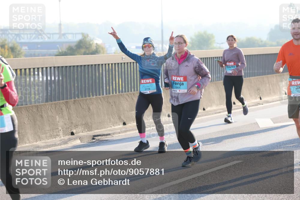 03.10.2025 - Köhlbrandbrückenlauf Lena Gebhardt http://msf.ph/oto/9057881 03.10.2025 09:18:10 Position 1 3778, 1864, 165 meine-sportfotos.de