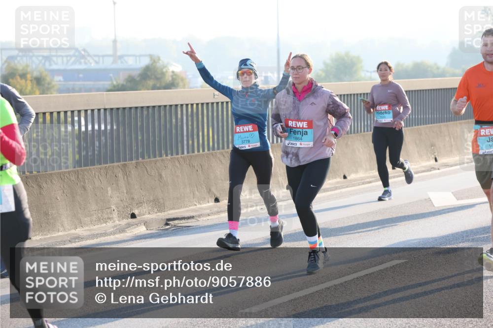 03.10.2025 - Köhlbrandbrückenlauf Lena Gebhardt http://msf.ph/oto/9057886 03.10.2025 09:18:10 Position 1 3778, 1864, 16 meine-sportfotos.de