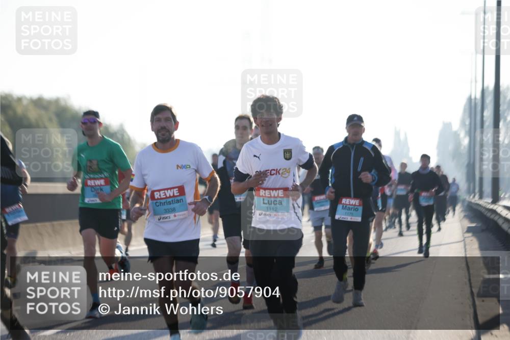 03.10.2025 - Köhlbrandbrückenlauf Jannik Wohlers http://msf.ph/oto/9057904 03.10.2025 09:13:50 Position 3 3338, 24, 1112, 1175 meine-sportfotos.de