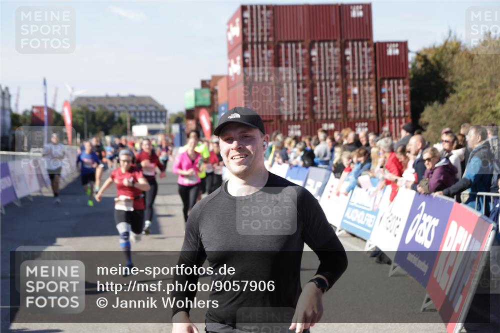 03.10.2025 - Köhlbrandbrückenlauf Jannik Wohlers http://msf.ph/oto/9057906 03.10.2025 13:11:40 Ziel 4158, 4178, 4353, 4354, 4427, 4501, 4538, 4568, 4617, 4736, 4777, 4782, 4799, 4845, 5794, 5866, 5869, 5937, 6217, 6218, 6517, 6563, 6622, 6689, 6690, 6691 meine-sportfotos.de