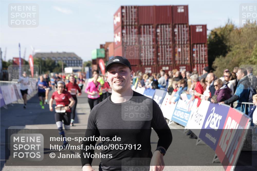 03.10.2025 - Köhlbrandbrückenlauf Jannik Wohlers http://msf.ph/oto/9057912 03.10.2025 13:11:40 Ziel 4158, 4178, 4353, 4354, 4427, 4501, 4538, 4568, 4617, 4736, 4777, 4782, 4799, 4845, 5794, 5866, 5869, 5937, 6217, 6218, 6517, 6563, 6622, 6689, 6690, 6691 meine-sportfotos.de
