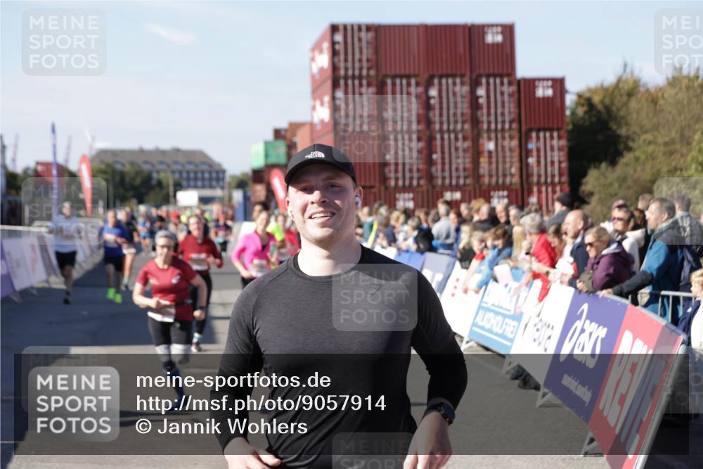 03.10.2025 - Köhlbrandbrückenlauf Jannik Wohlers http://msf.ph/oto/9057914 03.10.2025 13:11:40 Ziel 4158, 4178, 4353, 4354, 4427, 4501, 4538, 4568, 4617, 4736, 4777, 4782, 4799, 4845, 5794, 5866, 5869, 5937, 6217, 6218, 6517, 6563, 6622, 6689, 6690, 6691 meine-sportfotos.de