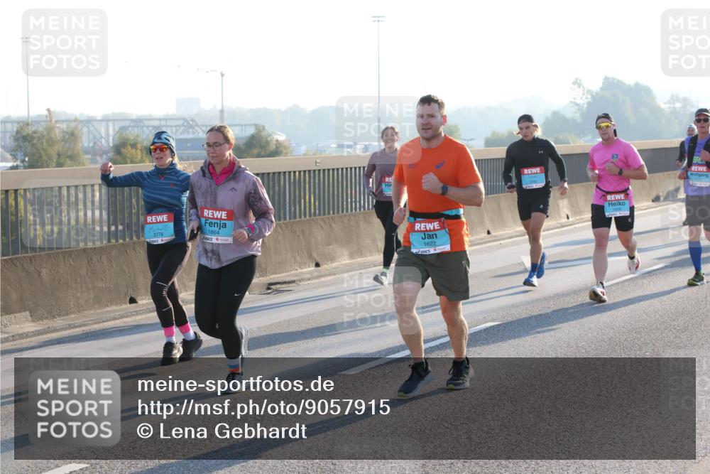 03.10.2025 - Köhlbrandbrückenlauf Lena Gebhardt http://msf.ph/oto/9057915 03.10.2025 09:18:11 Position 1 3778, 1864, 1622 meine-sportfotos.de
