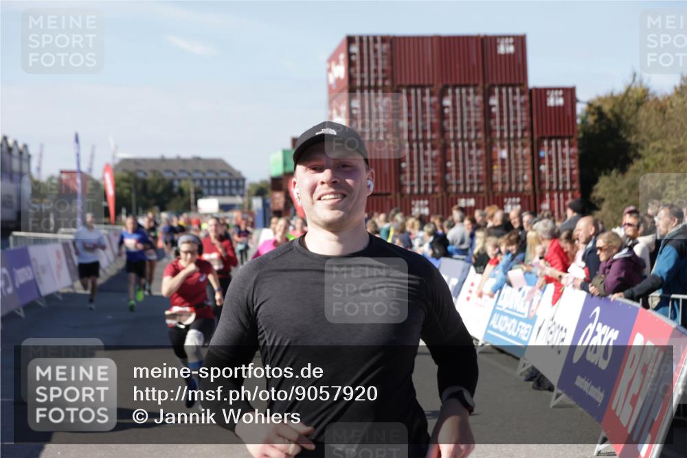 03.10.2025 - Köhlbrandbrückenlauf Jannik Wohlers http://msf.ph/oto/9057920 03.10.2025 13:11:40 Ziel 4158, 4178, 4353, 4354, 4427, 4501, 4538, 4568, 4617, 4736, 4777, 4782, 4799, 4845, 5794, 5866, 5869, 5937, 6217, 6218, 6517, 6563, 6622, 6689, 6690, 6691 meine-sportfotos.de