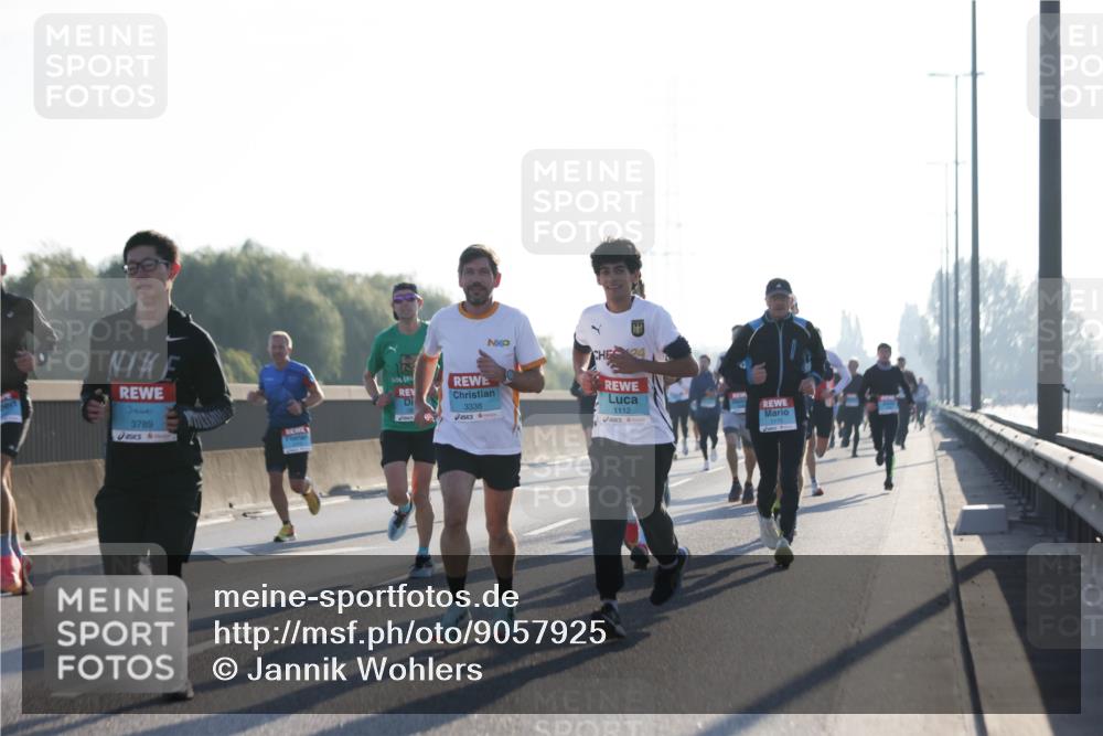 03.10.2025 - Köhlbrandbrückenlauf Jannik Wohlers http://msf.ph/oto/9057925 03.10.2025 09:13:50 Position 3 24, 1112, 3338, 3789 meine-sportfotos.de