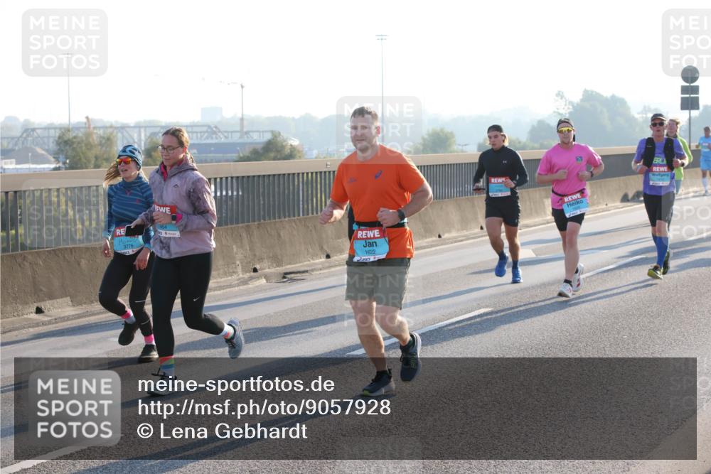 03.10.2025 - Köhlbrandbrückenlauf Lena Gebhardt http://msf.ph/oto/9057928 03.10.2025 09:18:12 Position 1 3778, 1622, 1415 meine-sportfotos.de