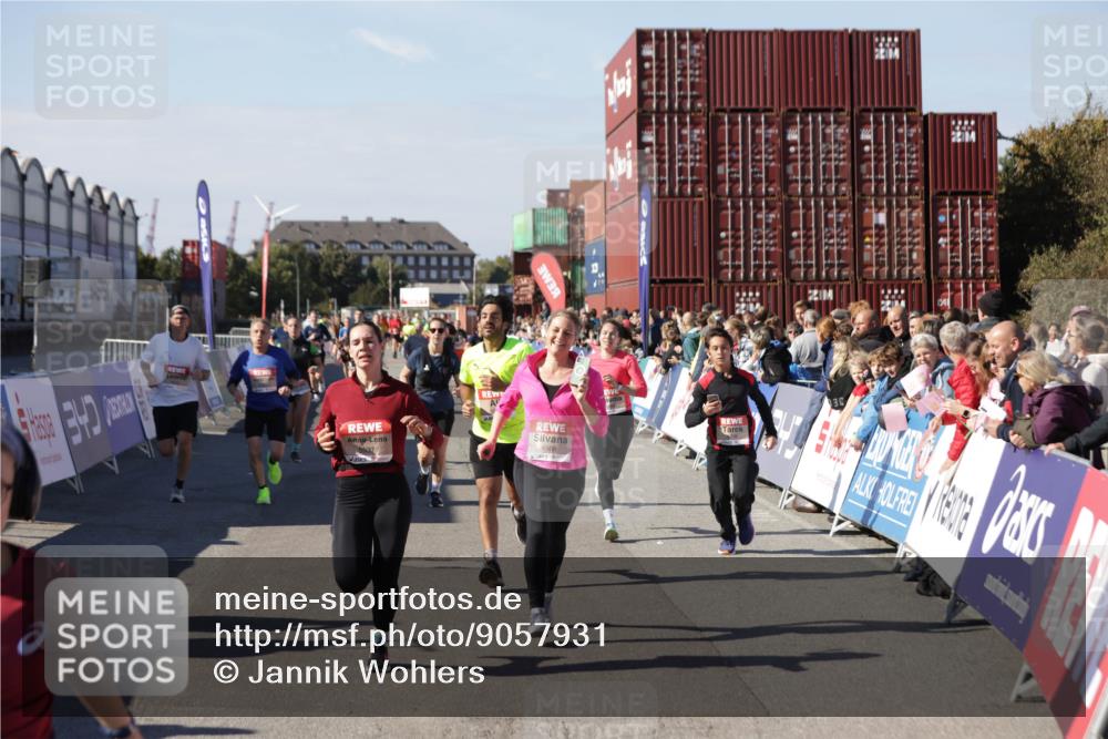 03.10.2025 - Köhlbrandbrückenlauf Jannik Wohlers http://msf.ph/oto/9057931 03.10.2025 13:11:42 Ziel 4158, 4178, 4353, 4354, 4427, 4469, 4501, 4538, 4568, 4617, 4736, 4777, 4782, 4799, 4845, 5866, 5869, 5937, 6217, 6218, 6517, 6622, 6689 meine-sportfotos.de